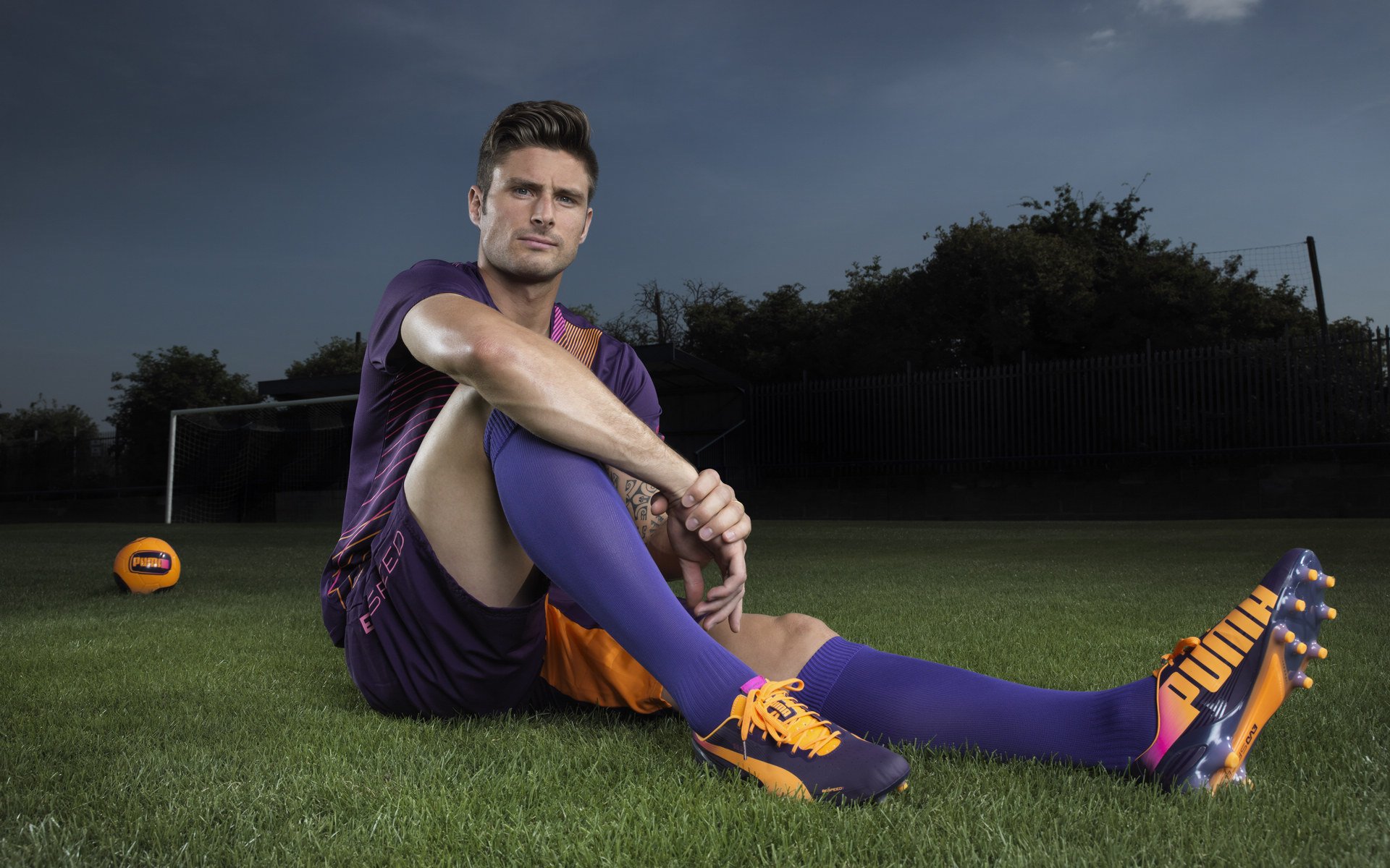 德甲争冠战之夜，班凯罗存在感拉满，当篮球天才闯入足球圣殿