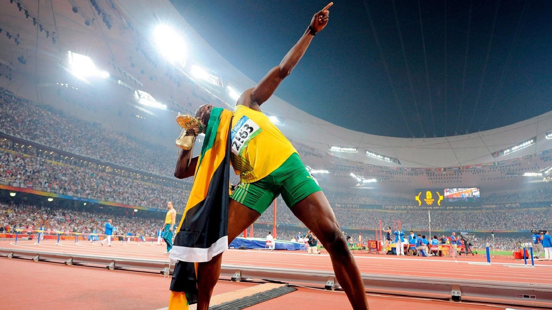 巴黎铁蹄踏碎塞内加尔，阿拉巴英超争冠接管比赛—现代足球的战术革命与个人英雄主义